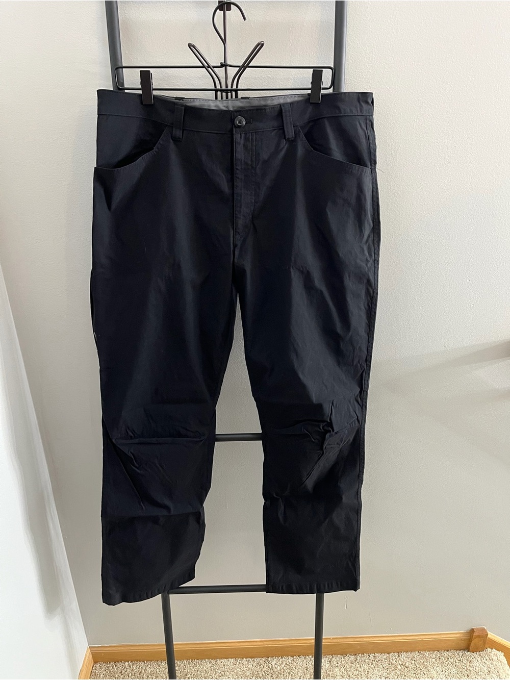 Eddie Bauer Men's Black Straight-Leg Travel Pants